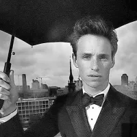 Najbolje oblečeni moški na lestvici  revije GQ je igralec  Eddie Redmayne.