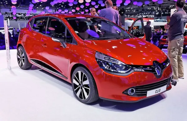 

V lanskem letu so bili najbolj priljubljeni Renaultov clio (3597 
prodanih vozil), Volkswagnova golf (2846) in polo (2430) ter 
Škodina octavia (2106).