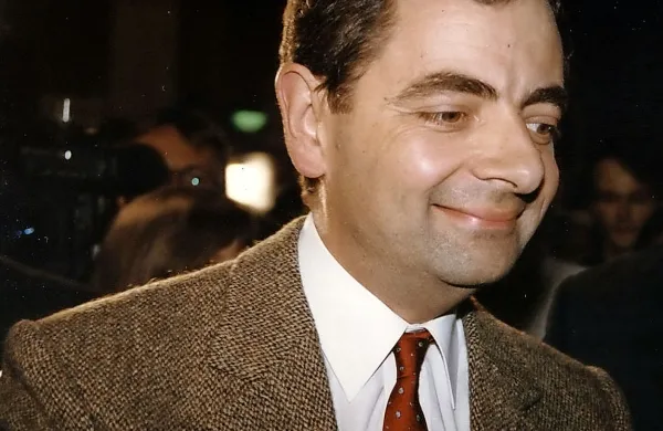 Angleški filmski, gledališki in televizijski igralec Rowan Atkinson danes praznuje 60. rojstni dan.