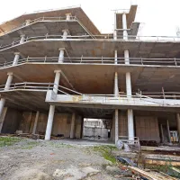 Poznavalci gradbene stroke ocenjujejo, da skelet stavbe ni dotrajan, ker je beton trden material, ki uspešno kljubuje vremenskim razmeram. Na prvi pogled na zidovih, stebrih in stropih ni videti poškodb, statika objekta pa tudi ni vprašljiva, ker so