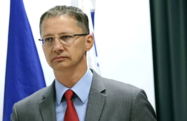 Med ovadenimi je zaradi suma zlorabe uradnega položaja tudi nekdanji šolski minister Igor Lukšič