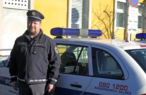 Vodja policijskega okoliša Erik Fabčič  bo od danes dalje tisti policist, na katerega se bodo lahko komenski občani obrnili po nasvet in pomoč.
