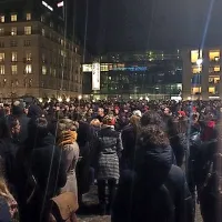Po Franciji zborovanja v spomin na žrtve napada v Parizu