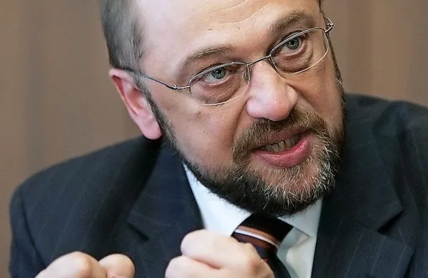 Predsednik Evropskega parlamenta Martin Schulz je špekulacije o morebitnem izstopu Grčije iz območja držav z evrom označil za neodgovorne.