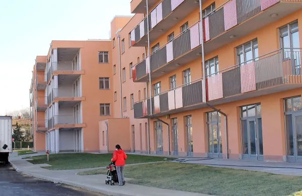 Nesojeni socialni center v tretje  prodajajo za polovico ocenjene vrednosti. Če se bo le našel kupec, pa denarja skoraj zagotovo  ne bo dovolj niti za poplačilo vseh terjatev banke, kaj šele drugih upnikov. 