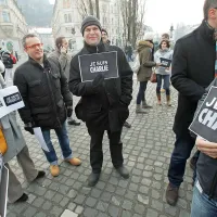 V Ljubljani in Mariboru so se poklonili žrtvam napada v Franciji