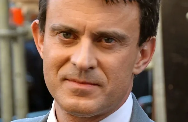 Francoski premier Manuel Valls je  povedal, da so v okviru lova na brata, ki ju sumijo sredinega smrtonosnega napada na satirični tednik Charlie Hebdo, pridržali sedem ljudi.