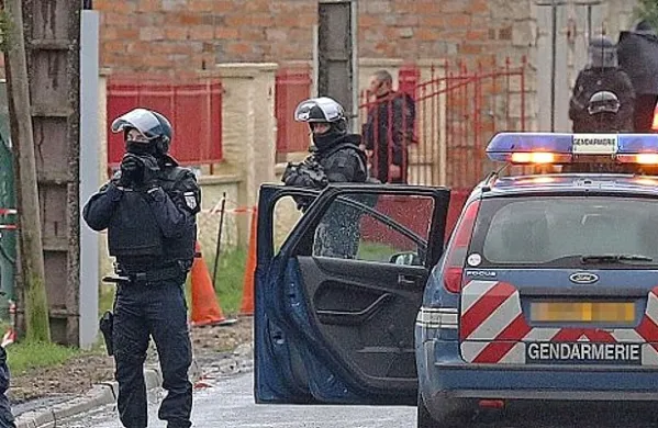 Enega poslala Al Kaida, drugemu dajala navodila Islamska država