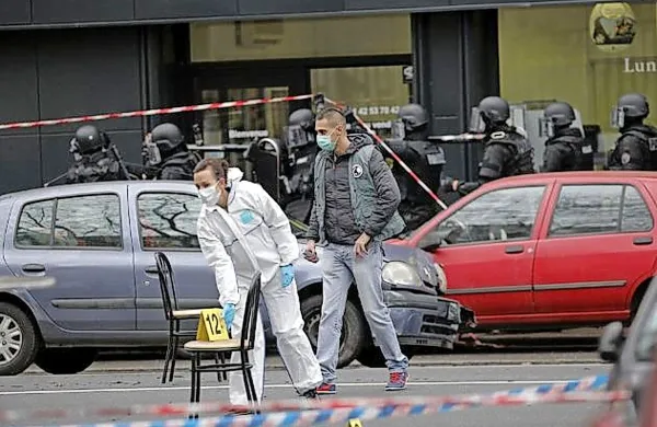 Francoska policija je danes identificirala osumljenca za četrtkovo streljanje v kraju Montrouge južno od Pariza, v katerem je bila ubita policistka.