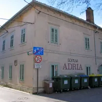 Gostišče Adria v Vipavi je že od leta 1998 zaprto.