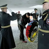 Predsednik republike Borut Pahor je položil  venec pred spomenik padlim v dražgoški bitki.