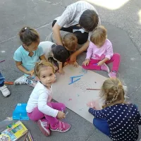   DPM  se   ukvarjajo z  otroki, jih  ščitijo in jim zagotavljajo enake možnosti. Mnogokrat opravljajo tudi delo drugih državnih institucij.