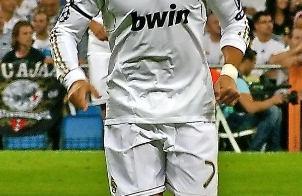 Portugalec Cristiano Ronaldo je bil izbran za najboljšega nogometaša na svetu v minulem letu. 