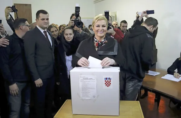 Hrvaški politični analitik Davor Gjenero in politolog Tihomir Cipek menita, da nova predsednica Kolinda Grabar Kitarović ne bo dodatno zapletala odnosov s Slovenijo.