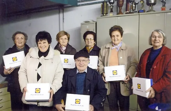 Četica nasmejanih koprskih Božičk