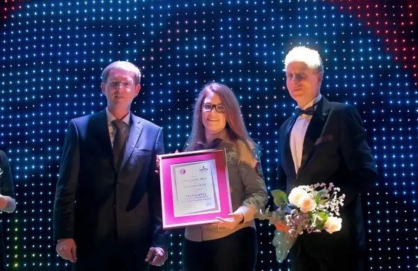 Poslušalci Radia94 so v akciji Ona ali on 2014 največ glasov namenili tabornici Nini Kapelj.