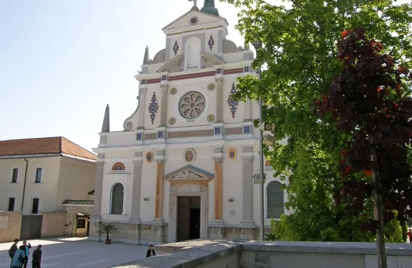 Brezje in cerkev Marije Pomagaj in sv. Vida