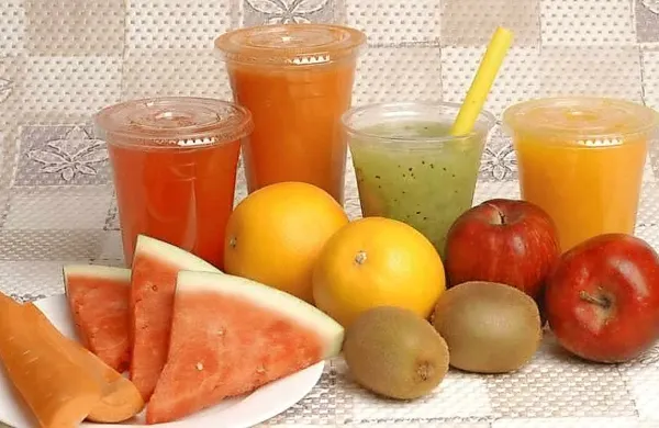 Prehrana naj bi uravnotežena in dovolj bogata z vitamini iz 
sadja in zelenjave.