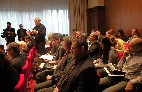 Občine bodo iskale pravico na ustavnem sodišču, če jim bodo znižali povprečnino, so odločeni v predsedstvu Skupnosti občin Slovenije. 