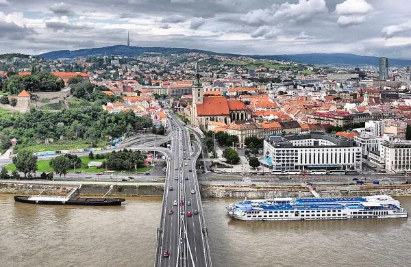 Slovaška bo v bodoče subvencionirala družine s šoloobveznimi otroki za preživljanje počitnic znotraj države.