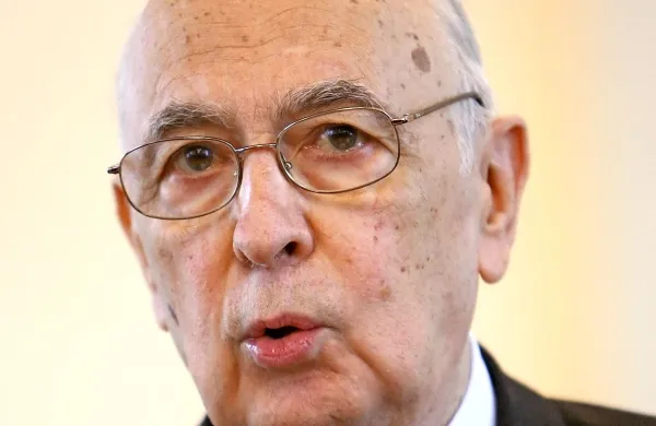 Italijanski predsednik Giorgio Napolitano je odstopil.