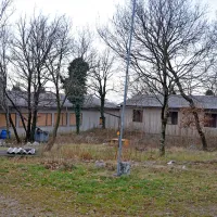  Nekdanji center teritorialne obrambe namerava ministrstvo prodati, spomladi ga bo  oddalo v najem. Domačini pozivajo, naj se strelišče od tam umakne, saj je neurejeno in moteče. 