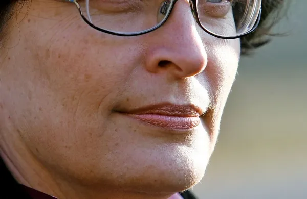 “Ko pride do nasilja med vrstniki, odrasli okoli njih delujejo, kakor da nimajo moči,” je dejala nekdanja varuhinja človekovih pravic Zdenka Čebašek Travnik, ki zdaj vodi Forum proti telesnemu kaznovanju otrok pri Zvezi prijateljev mladine Slovenije.