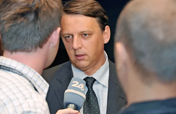 Ljubljansko višje sodišče je potrdilo sodbo prvostopenjskega sodišča, ki je nekdanjega premiera Antona Ropa predlani obsodilo izdajanja tajnih podatkov v zvezi z izjavami o prisluškovalni aferi.