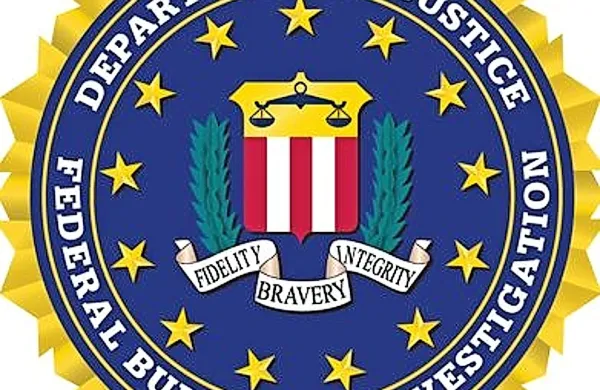 John Cornell iz ameriške zvezne države Ohio je danes v številnih ameriških medijih obtožil zvezno policijo FBI, da je s pomočjo informatorja zavedla njegovega sina v pripravo terorističnega napada na ameriški kongres.