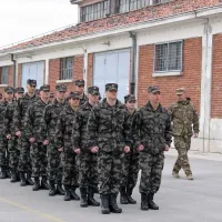 Kandidati za vojaka in častnika najprej spoznajo vojaško obnašanje in red. 