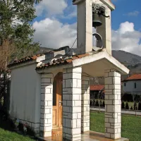 Kapelica, ki jo je leta 1906 postavil Anton Gržina, je danes  precej večja in je osrednje svetišče Vrbice.