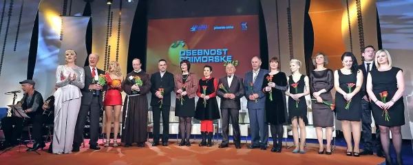 Finalisti Osebnosti Primorske leta 2013  na odru portoroškega Avditorija januarja lani.  