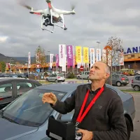 Multikopter se po snemanju  lahko   sam vrne  na izhodišče.
 