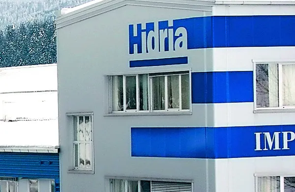  Skupina Hidria, ki zaposluje približno 2400 ljudi, naj bi v letu 2014 po načrtih beležila okoli 260 milijonov evrov prihodkov od prodaje, njen dolg pa znaša 150 milijonov evrov.