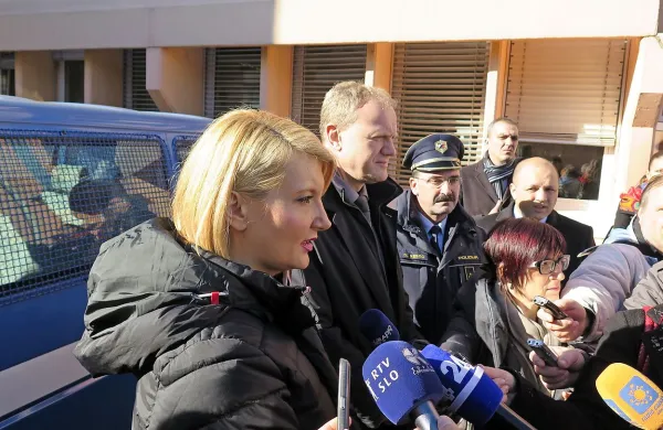 Ministrica za notranje zadeve Vesna Györkös Žnidar je danes ob obisku Policijske uprave (PU) Koper zagotovila, da so se že lotili reševanja prostorskih in kadrovskih težav te enote
