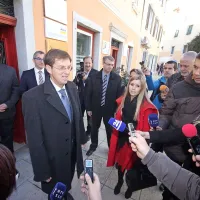 Predsednik vlade Miro Cerar je odprl poslansko pisarno poslancev SMC Lilijane Kozlovič in Marka Ferluge.