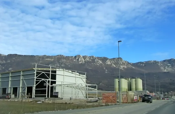 Občina bo podjetnikom, ki gradijo nove poslovne prostore, tudi letos pomagala z dodelitvijo državne pomoči pri komunalnem prispevku.