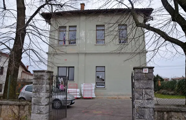  Na občini razmišljajo, da bi nekdanjo šolo v Opatjem selu  obnovili in v njej poleg vrtca uredili še prostore za krajevno skupnost.      