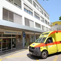 Za službo direktorja zdravstvenega doma, ki prinese dobrih 3400 evrov bruto osnovne mesečne plače, se poteguje vsaj deset kandidatov.