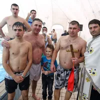 Križ iz bazena za vse leto sreče in zdravja