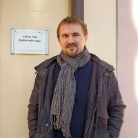 Bojan Mevlja iz središča Rotunda upa, da člani Društva prijateljev zmernega napredka ne bodo izgubili prostorov v Gregorčičevi ulici.