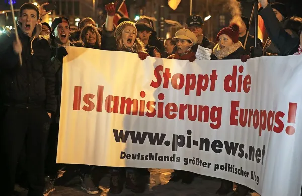 Gibanje Pegida je sporočilo, da bodo v Dresdnu znova protestirali prihodnji ponedeljek.