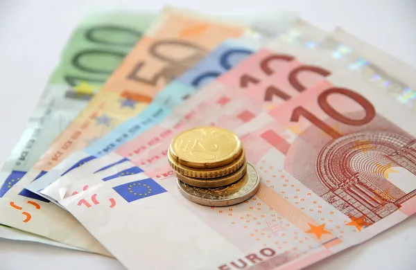 V Zvezi potrošnikov Slovenije potrošnikom, ki imajo kredit v švicarskih frankih, svetujejo, naj vsakršno ponudbo banke za zamenjavo kredita iz frankov v evre zahtevajo v pisni obliki. 