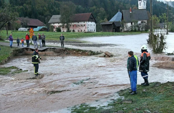 Škoda po oktobrskih poplavah je ocenjena na 50 milijonov evrov. Znesek presega 0,3 promila načrtovanih prihodkov državnega proračuna za leto 2014, s čimer je dosežen limit za pomoč po zakonu o odpravi posledic naravnih nesreč. 