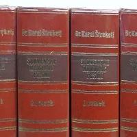 Zbrane Slovenske narodne pesmi so izšle v štirih debelih knjigah. 