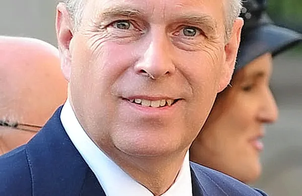 Britanski princ Andrew je zavrnil očitke o spolnih odnosih z mladoletnico. 