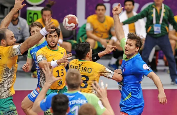 Slovenski napad je imel  veliko težav z brazilsko obrambo. Kako bo danes s Španci?