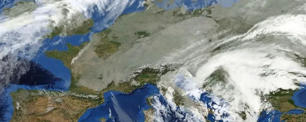 Ciklon je bil včeraj spet nekoliko bližji