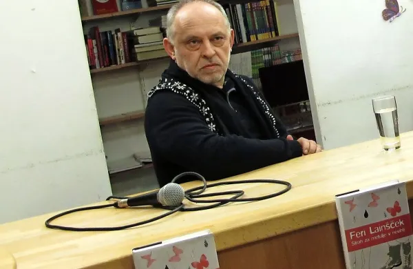 Feri Lainšček:    “Moji liki imajo svobodno voljo, ne premikam jih kot figure na šahovnici, ampak sobivam z njimi.”  