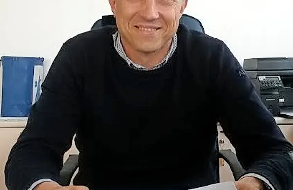 Če bo občinski svet soglašal z odločitvijo sveta javnega zavoda Zdravstvenega doma Izola, ga bo še nadaljnja štiri leta vodil dosedanji direktor Evgenij Komljanec.